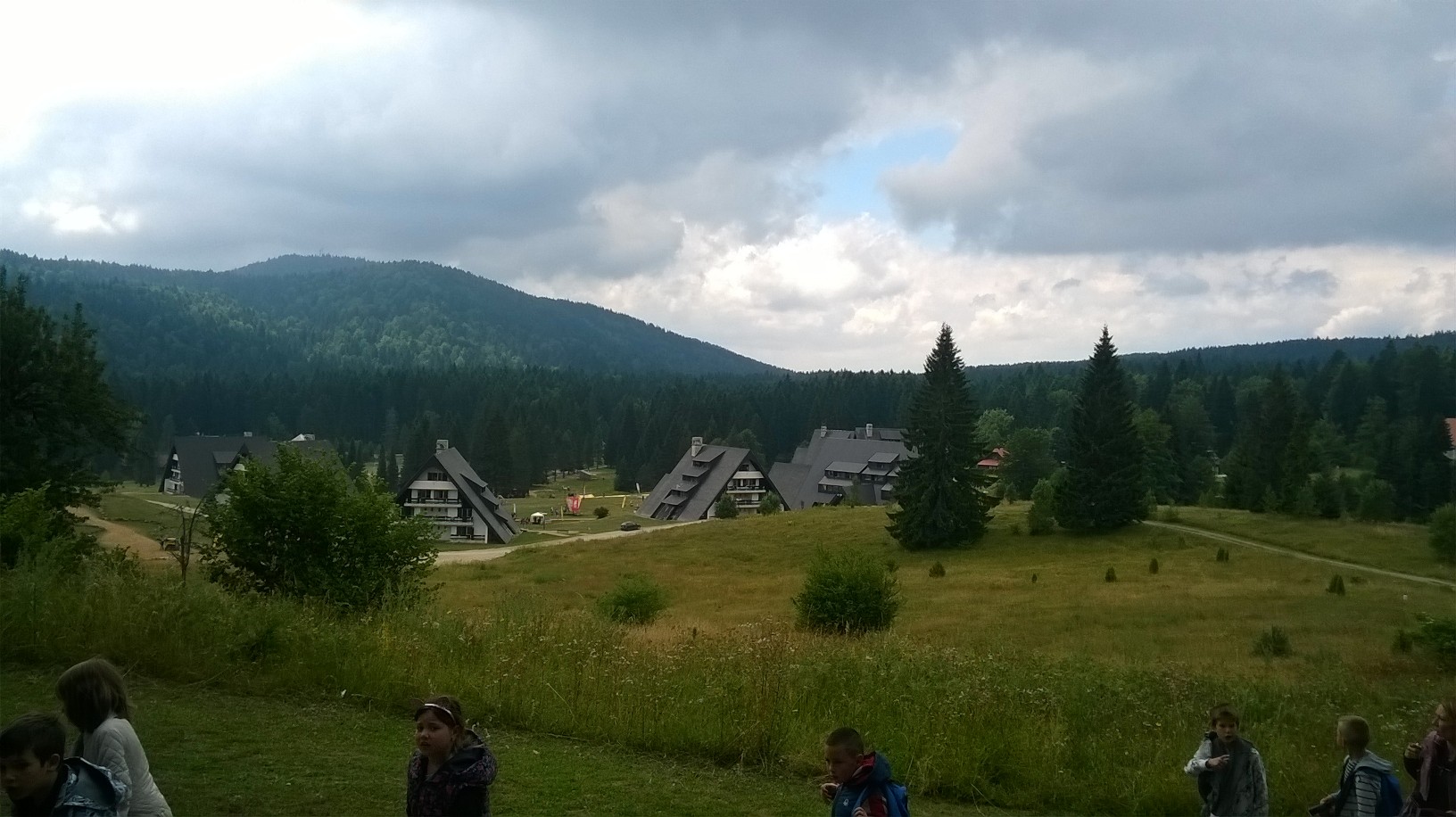 изнад кампа