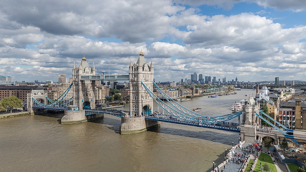 London by Lyubov - Illustrated by Lyubov Davydenko - Ourboox.com