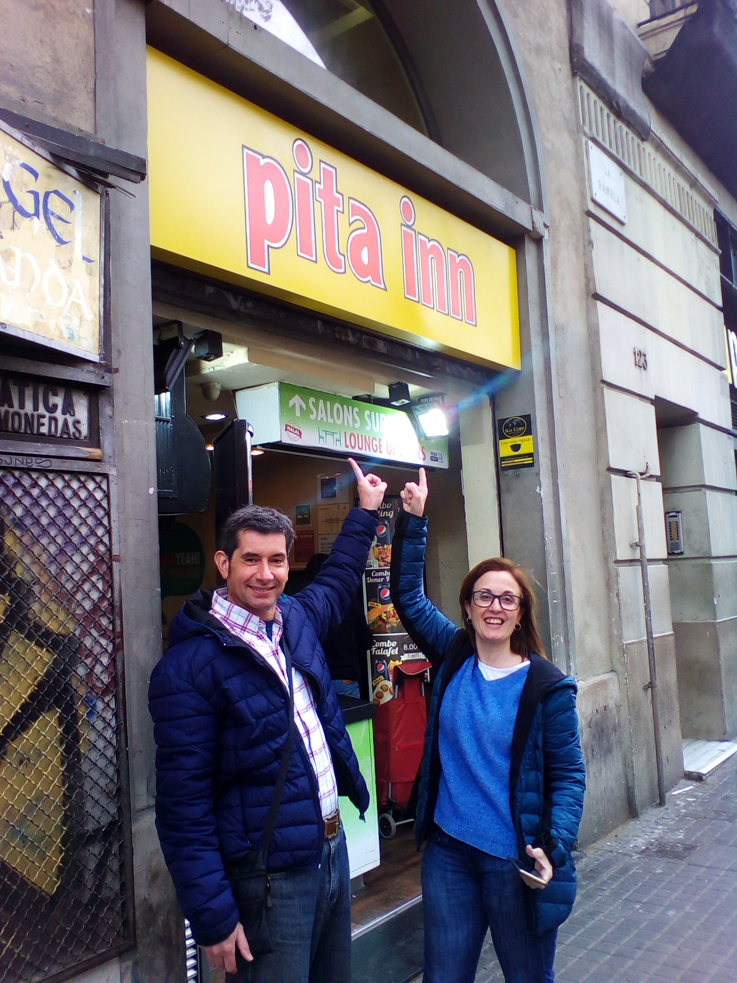 Is Barcelona a cosmopolitan city? by Noelia Borque - Illustrated by Gisela, Noelia, Marta and Manel - Ourboox.com