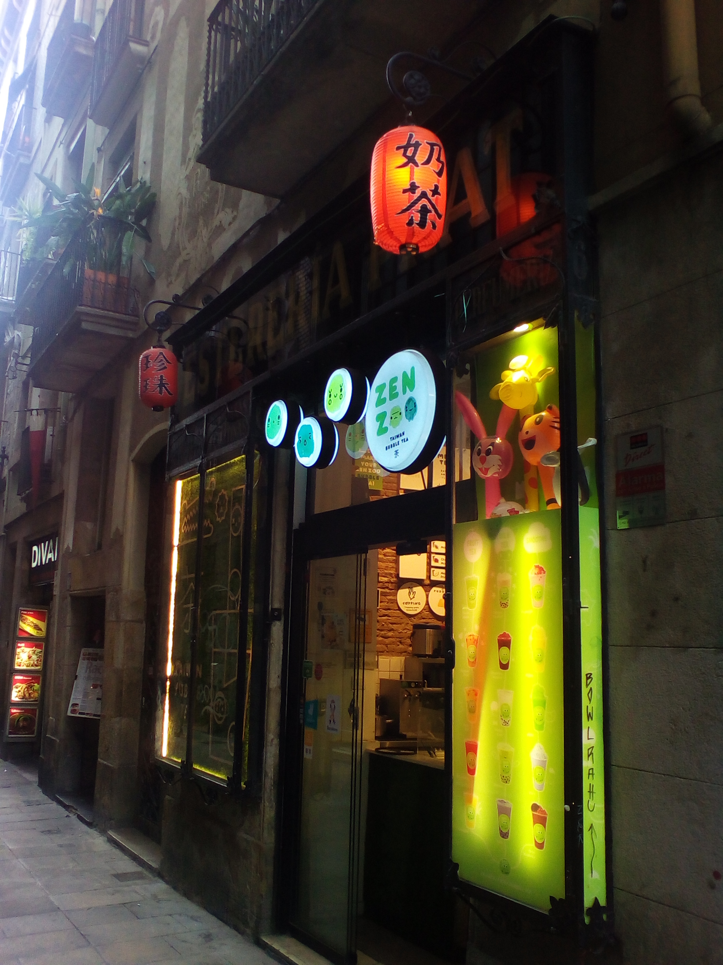 Is Barcelona a cosmopolitan city? by Noelia Borque - Illustrated by Gisela, Noelia, Marta and Manel - Ourboox.com