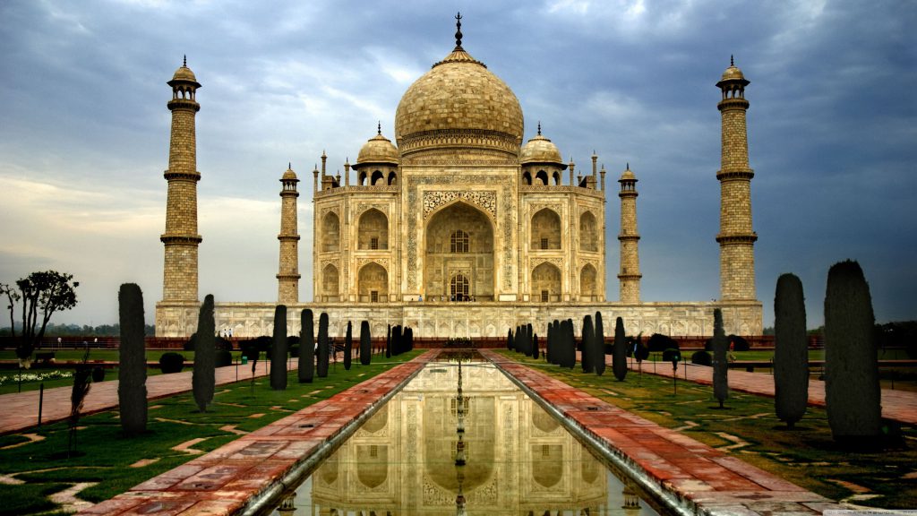 An Escape To India by Karla Hayhow - Illustrated by Karla Nur Hayhow - Kardelen Çetin - Sara Sankar - Ourboox.com