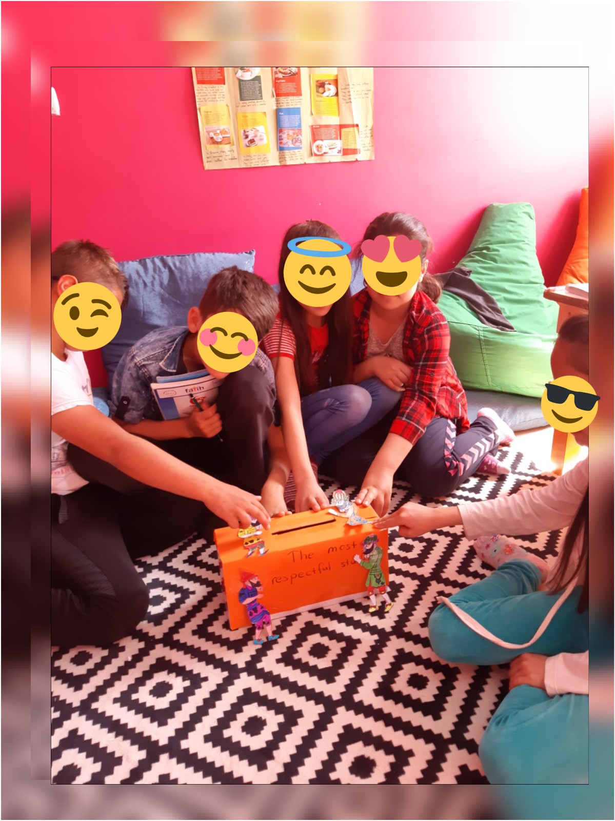KARAGÖZ VE HACİVAT GÖLGE OYUNU İLE DEMOKRASİ VE DEĞERLER EĞİTİMİ by ESRA DiLBAZ - Illustrated by ESRA DİLBAZ AFŞAR İLKOKULU İNGİLİZCE ÖĞRETMENİ- MÜDÜR YARDIMCISI - Ourboox.com