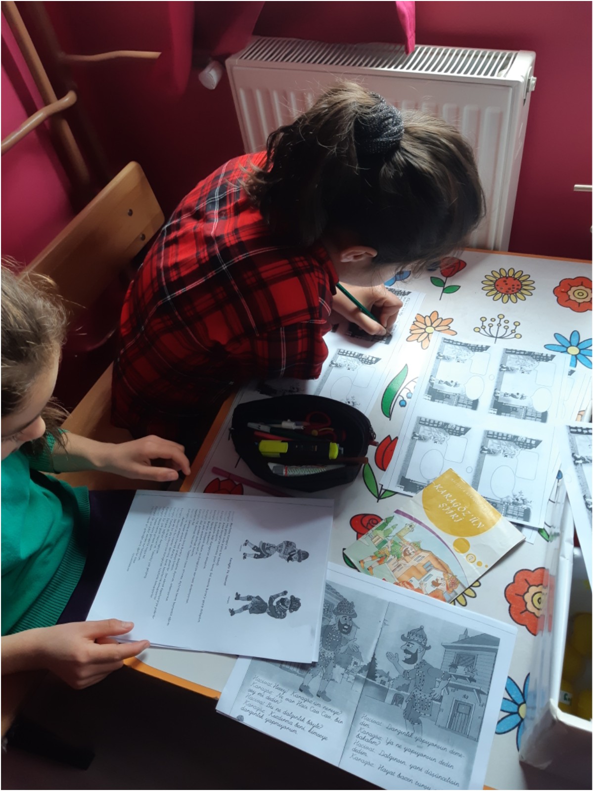 KARAGÖZ VE HACİVAT GÖLGE OYUNU İLE DEMOKRASİ VE DEĞERLER EĞİTİMİ by ESRA DiLBAZ - Illustrated by ESRA DİLBAZ AFŞAR İLKOKULU İNGİLİZCE ÖĞRETMENİ- MÜDÜR YARDIMCISI - Ourboox.com