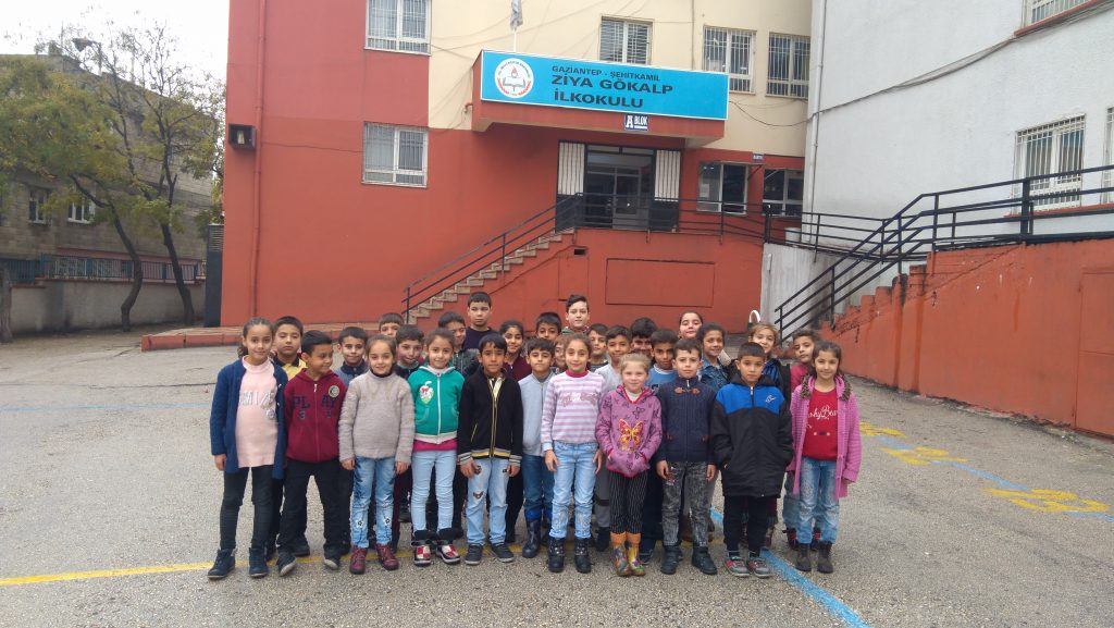 KÜÇÜK YAZARLAR ATÖLYESİ by Ahmet KAS - Ourboox.com