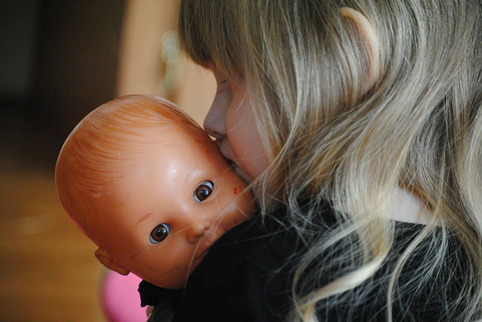 The Dolly by Jeanette Cheal by Yael Magner - Ourboox.com