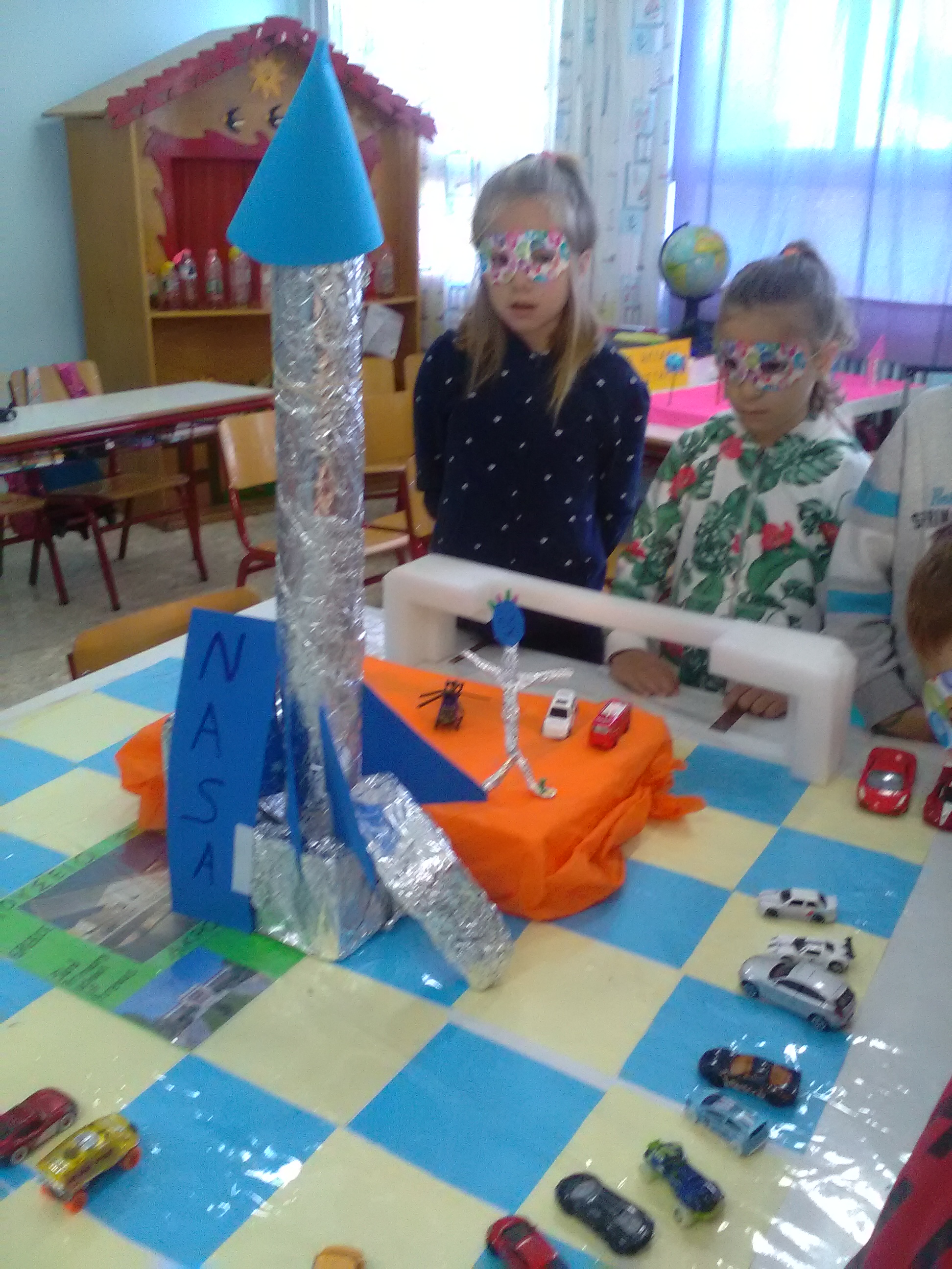 Photos from students’work about space and tecnology by Margarita Dakoronia - Ourboox.com
