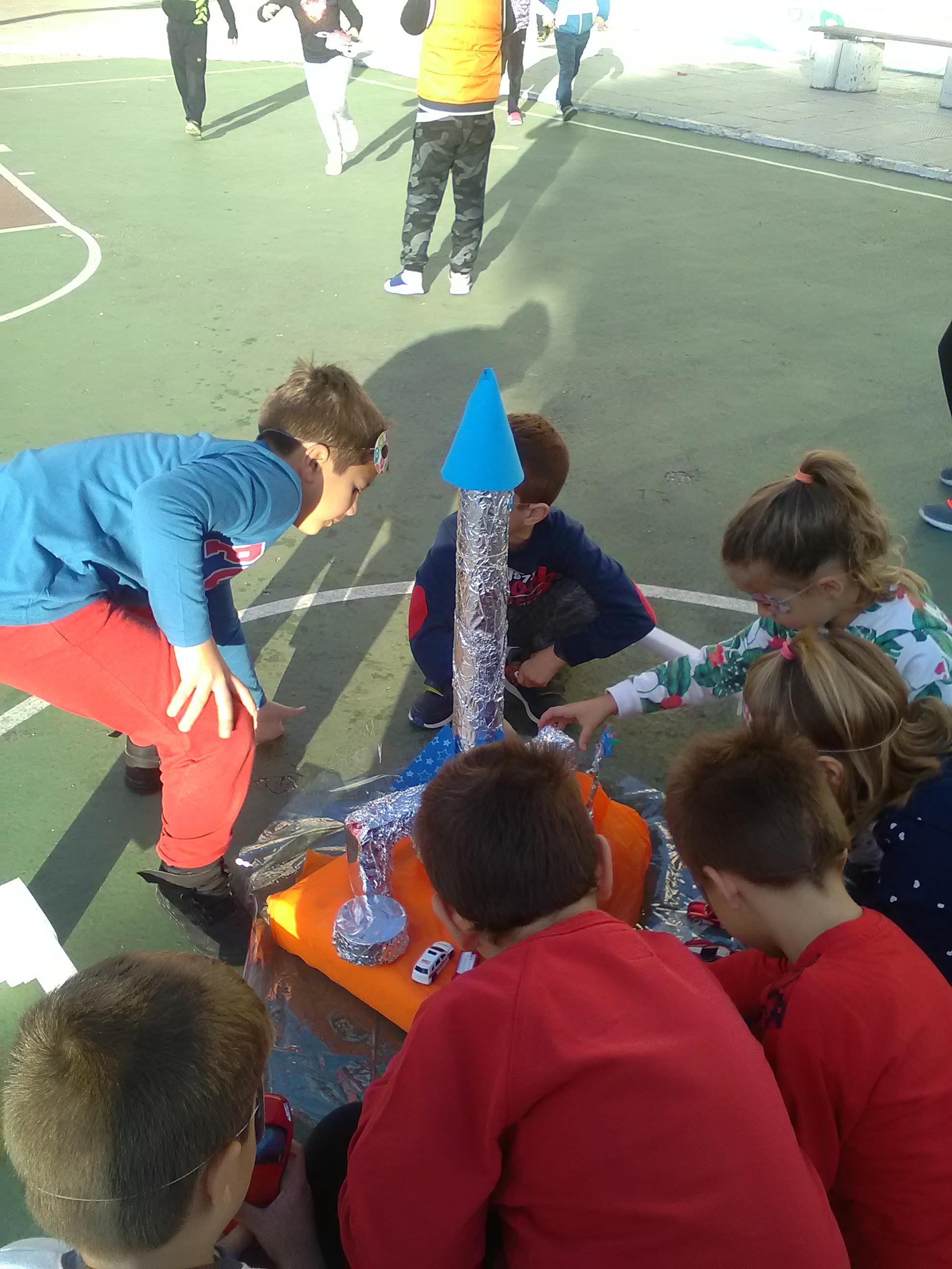 Photos from students’work about space and tecnology by Margarita Dakoronia - Ourboox.com