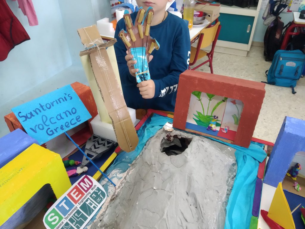 Photos from students’work about space and tecnology by Margarita Dakoronia - Ourboox.com