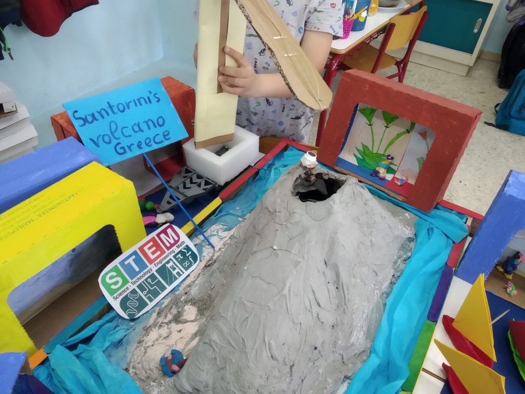 Photos from students’work about space and tecnology by Margarita Dakoronia - Ourboox.com