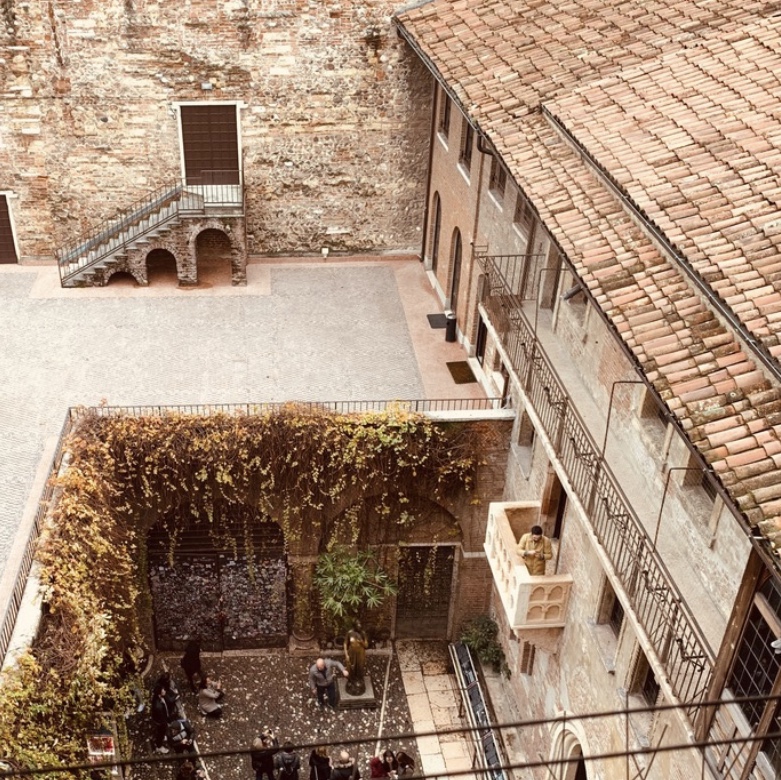 Our trip in Verona by Lucrezia, Anastasia & Raffaele - Ourboox.com