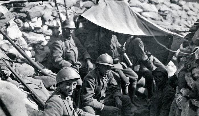 In Tempo Di Guerra Ogni Buco è Trincea