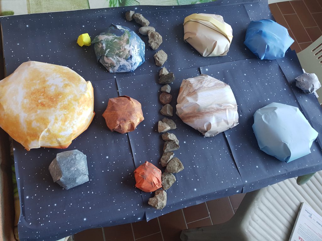 Il sistema solare by Manuela Camellini - Illustrated by Classe 3b-3f-3g a.s.2019/20 - Ourboox.com