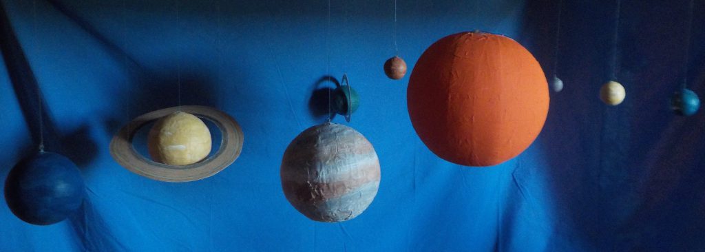 Il sistema solare by Manuela Camellini - Illustrated by Classe 3b-3f-3g a.s.2019/20 - Ourboox.com