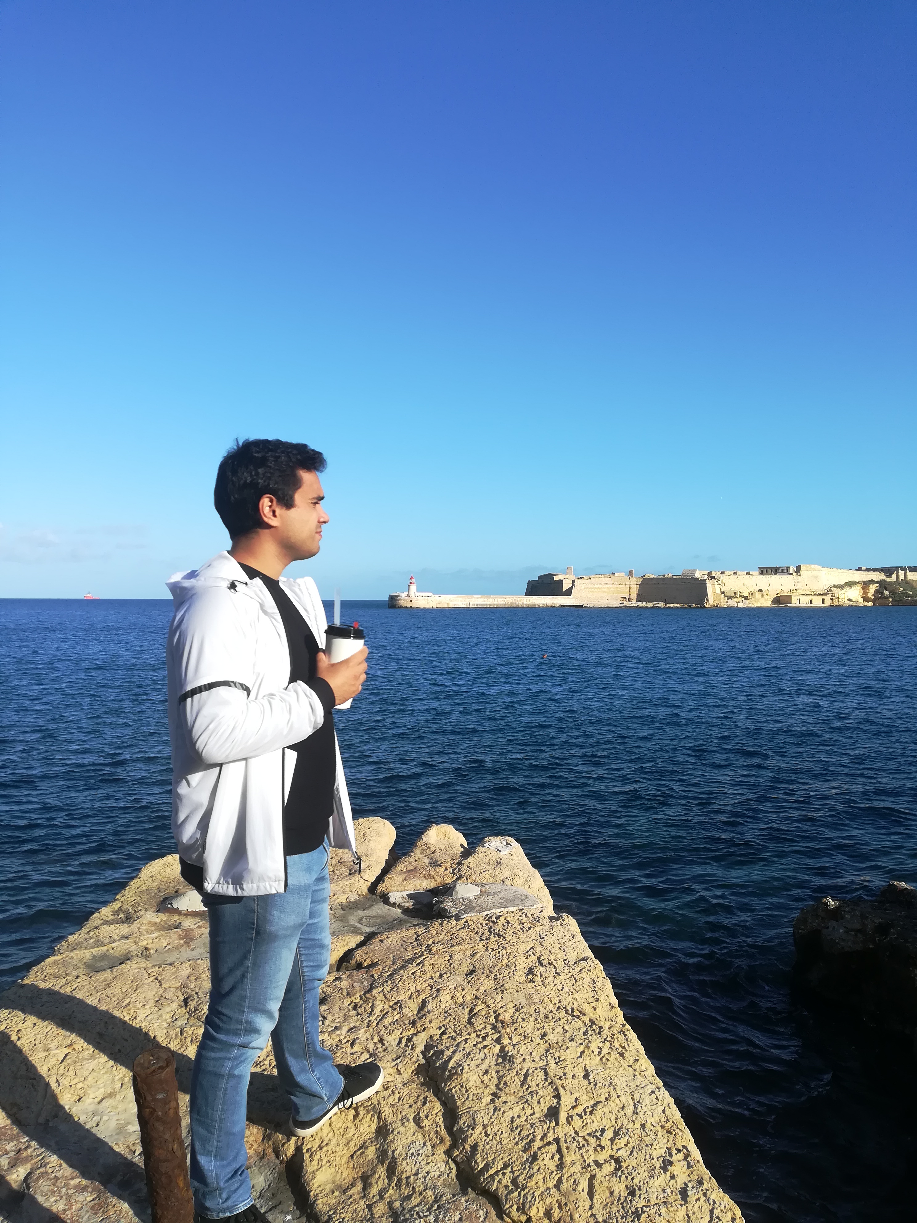 Слънчево зайче по водата.