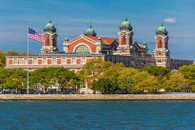 ELLIS ISLAND, THE PAST WITHIN THE PRESENT by Caroline Gaudin - Ourboox.com