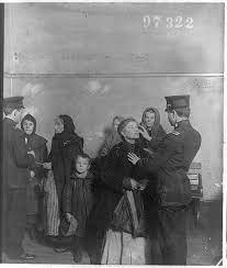 ELLIS ISLAND, THE PAST WITHIN THE PRESENT by Caroline Gaudin - Ourboox.com