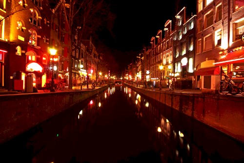 Five things you need to know about Amsterdam by Layla no - Illustrated by Neta & Agam - Ourboox.com