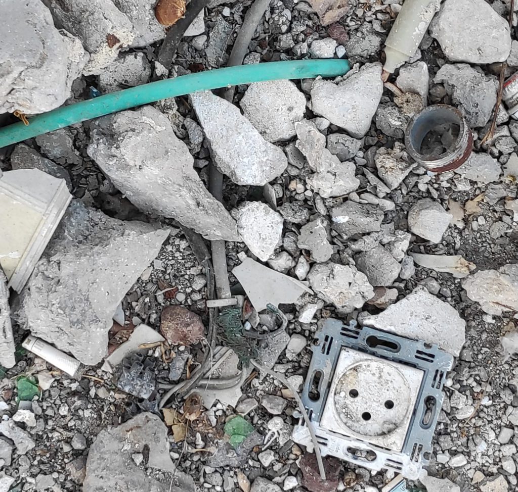 לואיס תרזה והדה גאבלר סיפור קצר סמדר שרת צילומים רפי פרץ אמנות ישראלית by raphael perez רפי פרץ אמנות ישראלית עכשווית מודרנית - Illustrated by טקסט סמדר שרת צילומים רפי פרץ - Ourboox.com