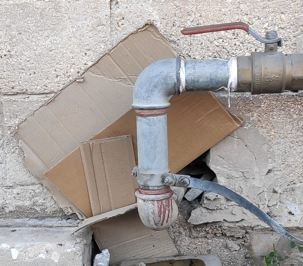 לואיס תרזה והדה גאבלר סיפור קצר סמדר שרת צילומים רפי פרץ אמנות ישראלית by raphael perez רפי פרץ אמנות ישראלית עכשווית מודרנית - Illustrated by טקסט סמדר שרת צילומים רפי פרץ - Ourboox.com