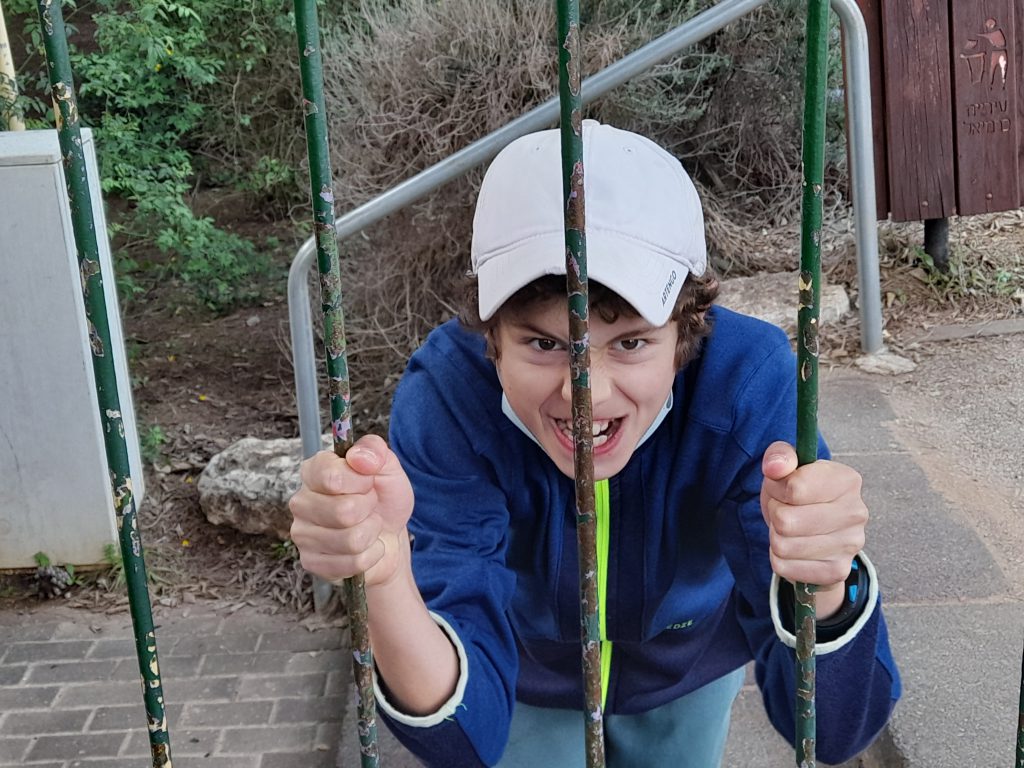 עולם נקי- מבט באמצעות המצלמה. הצילומים של תלמידי “מדע ודעת” כרמיאל by maya meyrav - Illustrated by תלמידי "מדע ודעת" כרמיאל - Ourboox.com