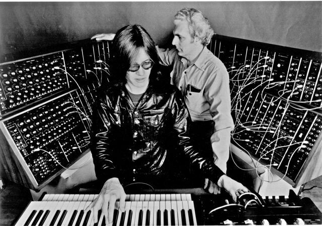 Moog Synthesizer – 60s Sounds of Change by gilad oshri - Illustrated by In the cover photo, Robert Moog Synthesizer – 60s Sounds of Change by gilad oshri - Illustrated by In the cover photo, Robert