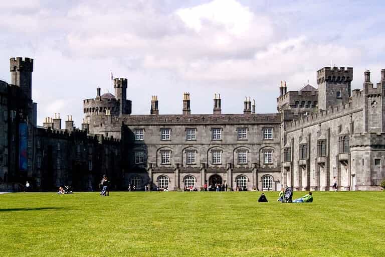 Glendalough, Wicklow Mountains and Kilkenny Tour from Dublin