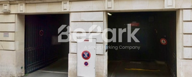 Parking à louer Rue de l’Arcade 40, Paris