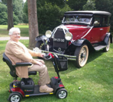 Er was eens.. een scootmobiel en een oldtimer