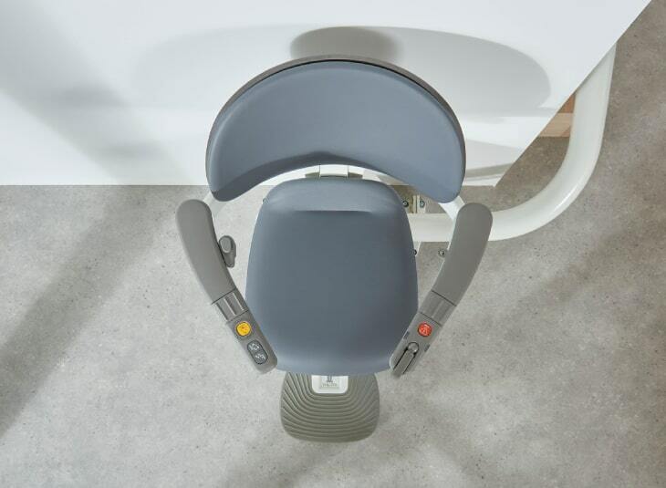 Flow X Traplift Met Bocht Armleuningen Ergonomisch Gebogen