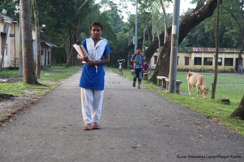 Shoma (pictured in the foreground) got a second chance to attend school by help from Save the Children.