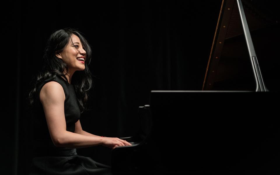 Zee Zee (Zhang Zuo), credit Marco Borggreve A photo of pianist Zee Zee