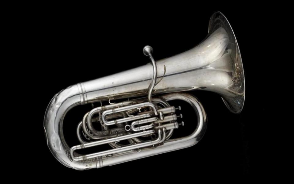 15_tuba Tuba