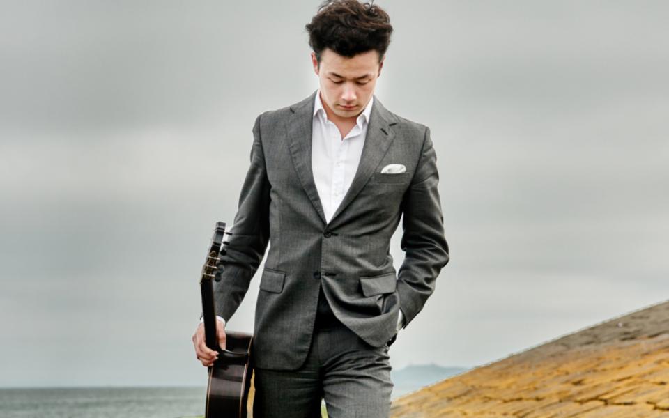 Sean Shibe_credit Kaupo Kikkas Photo of guitarist Sean Shibe