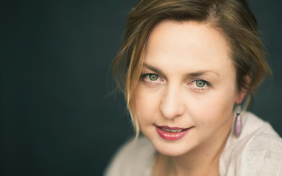 Holly Mathieson_credit Martin Stewart Photo of conductor Holly Mathieson