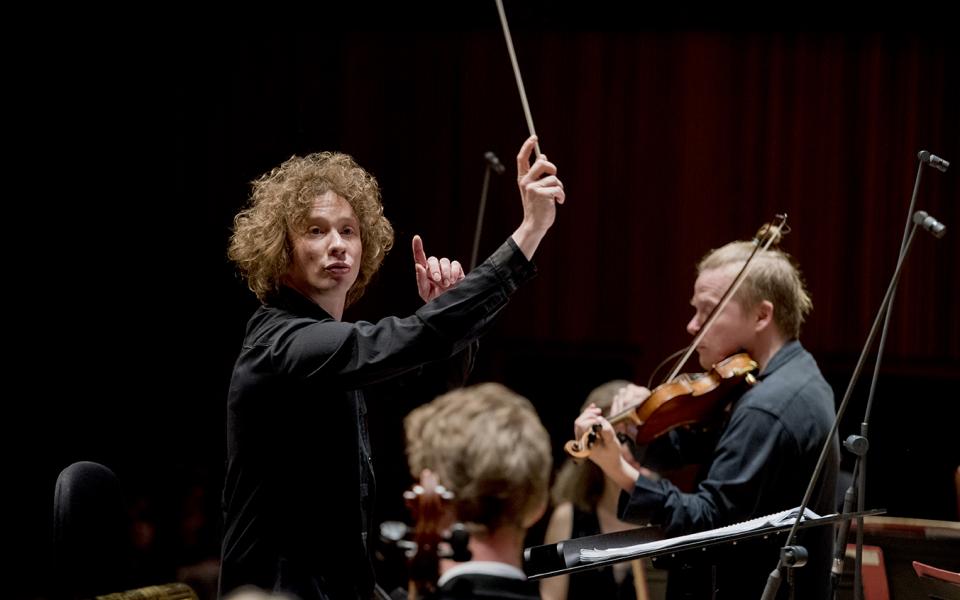 Philharmonia_Santtu-Matias Rouvali_credit Camilla Greenwell Photo of conductor Santtu-Matias Rouvali