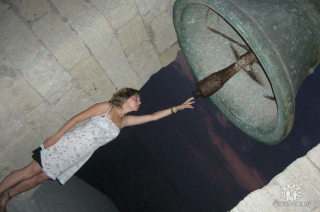 Ксения Земская с колоколом