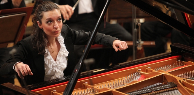 Не представляешь, что может случиться через минуту, две... Это очень интересно...