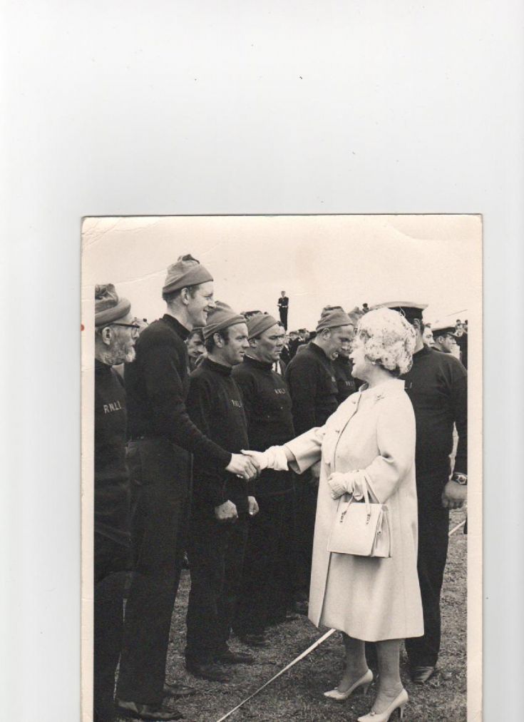 Queen Mother meets new crew