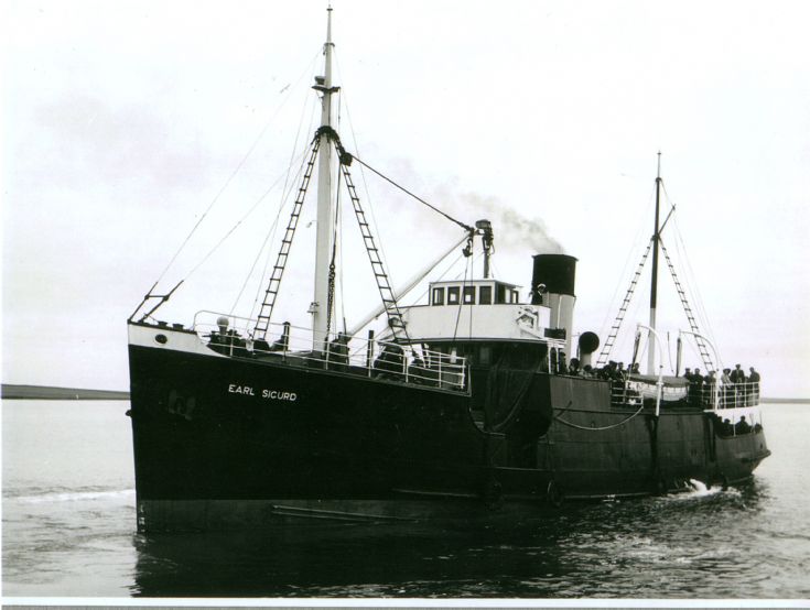 Earl Sigurd approaching Stronsay Pier.