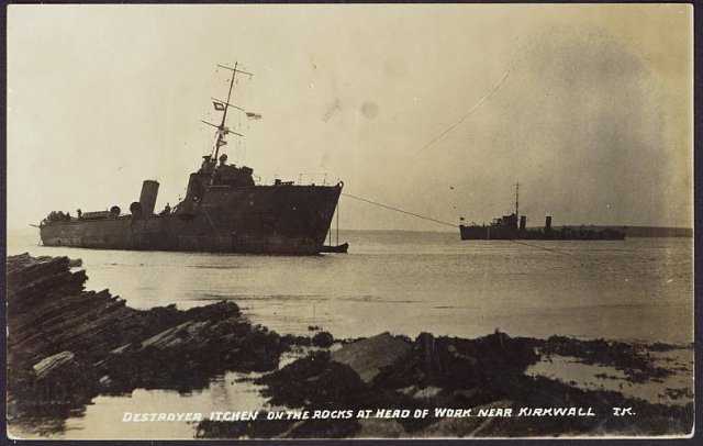 Destroyer Itchen on the rocks at Head of Work