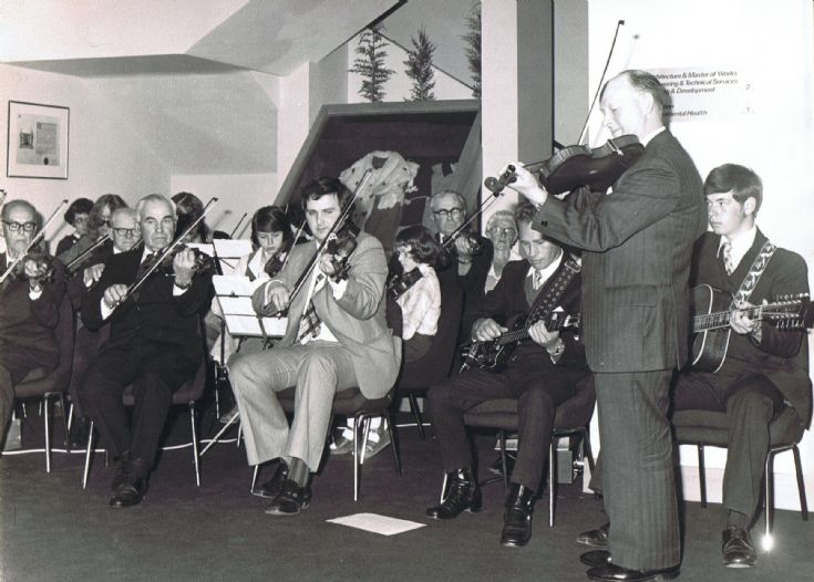 Strathspey and Reel at opening of OIC offices