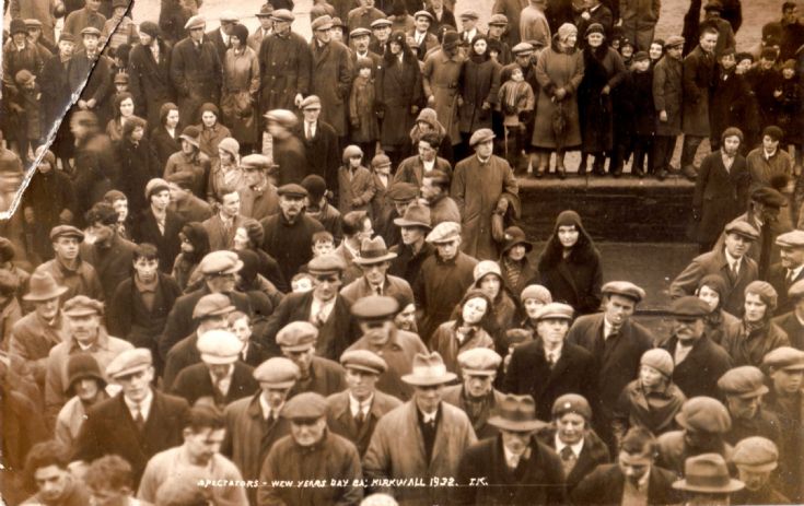 Ba Spectators 1932