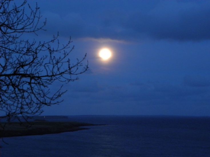 Full moon on Hogmanay