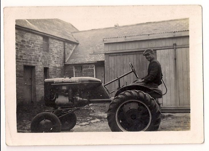Allis-Chalmers tractor at Glaitness