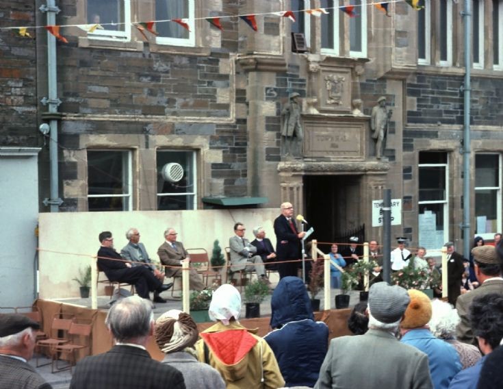 Sir John Betjeman opens St Magnus Fair