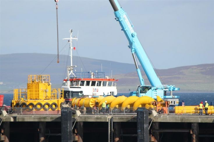 Britannica Hav discharging a tidal device