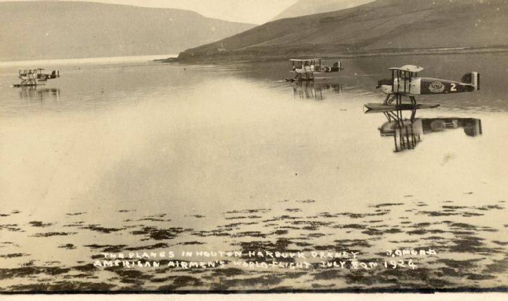 Round the world fliers at Houton