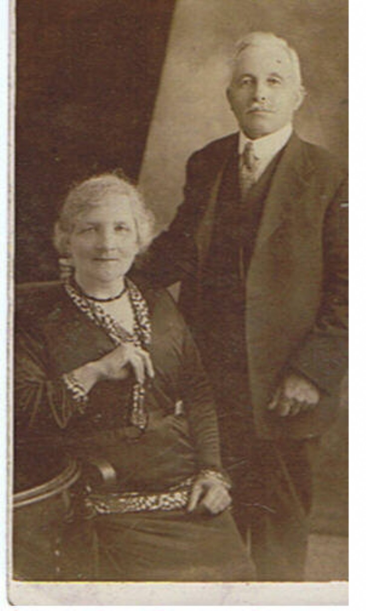Mr and Mrs Tom Groat