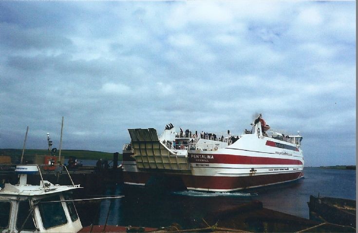 Pentalina arriving at Hope Pier