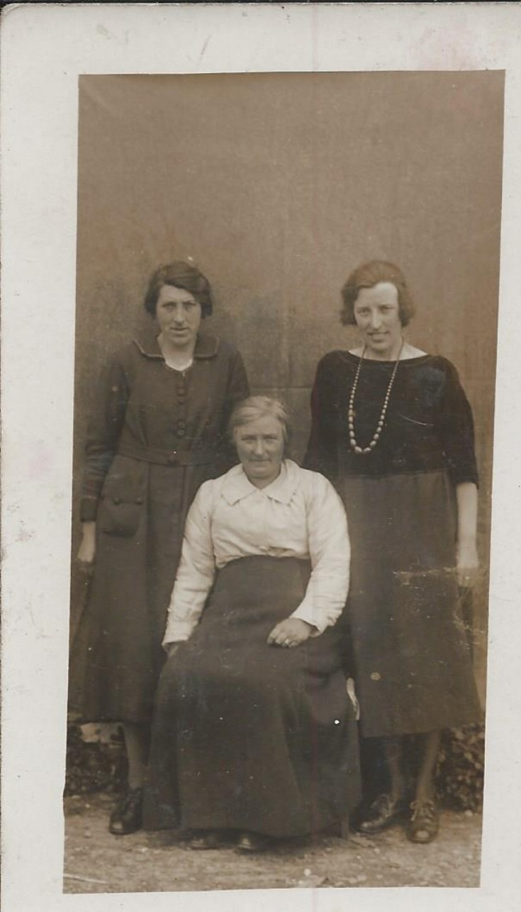 Lizzie, Babbie & Bella Tulloch